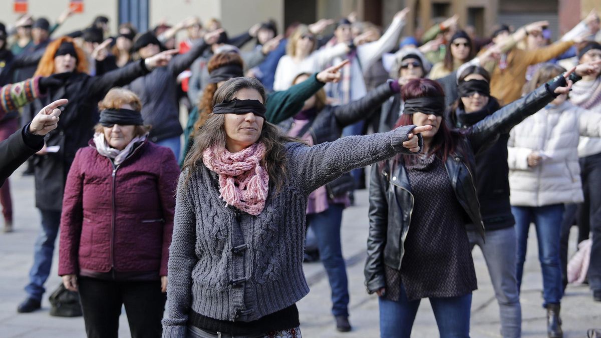 Una «performance» contra la violencia masclista a la Bisbal, en una imatge d'arxiu.