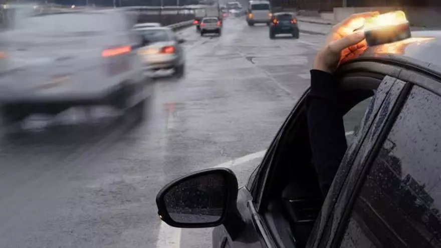 Catalunya empezará a multar el día 1 de enero a los conductores que no señalicen un accidente con la baliza V16