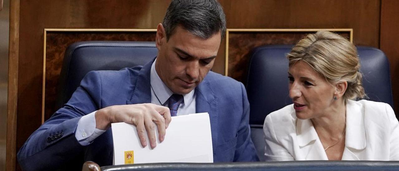 El presidente del Gobierno, Pedro Sánchez y la vicepresidenta Yolanda Díaz.