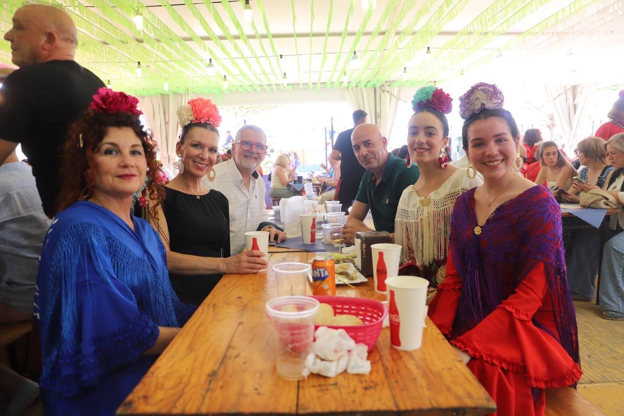 Amigos en El Arenal el sábado de Feria