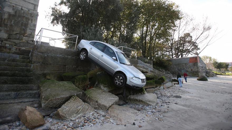 Imagen del vehículo accidentado en Alcabre // NICK