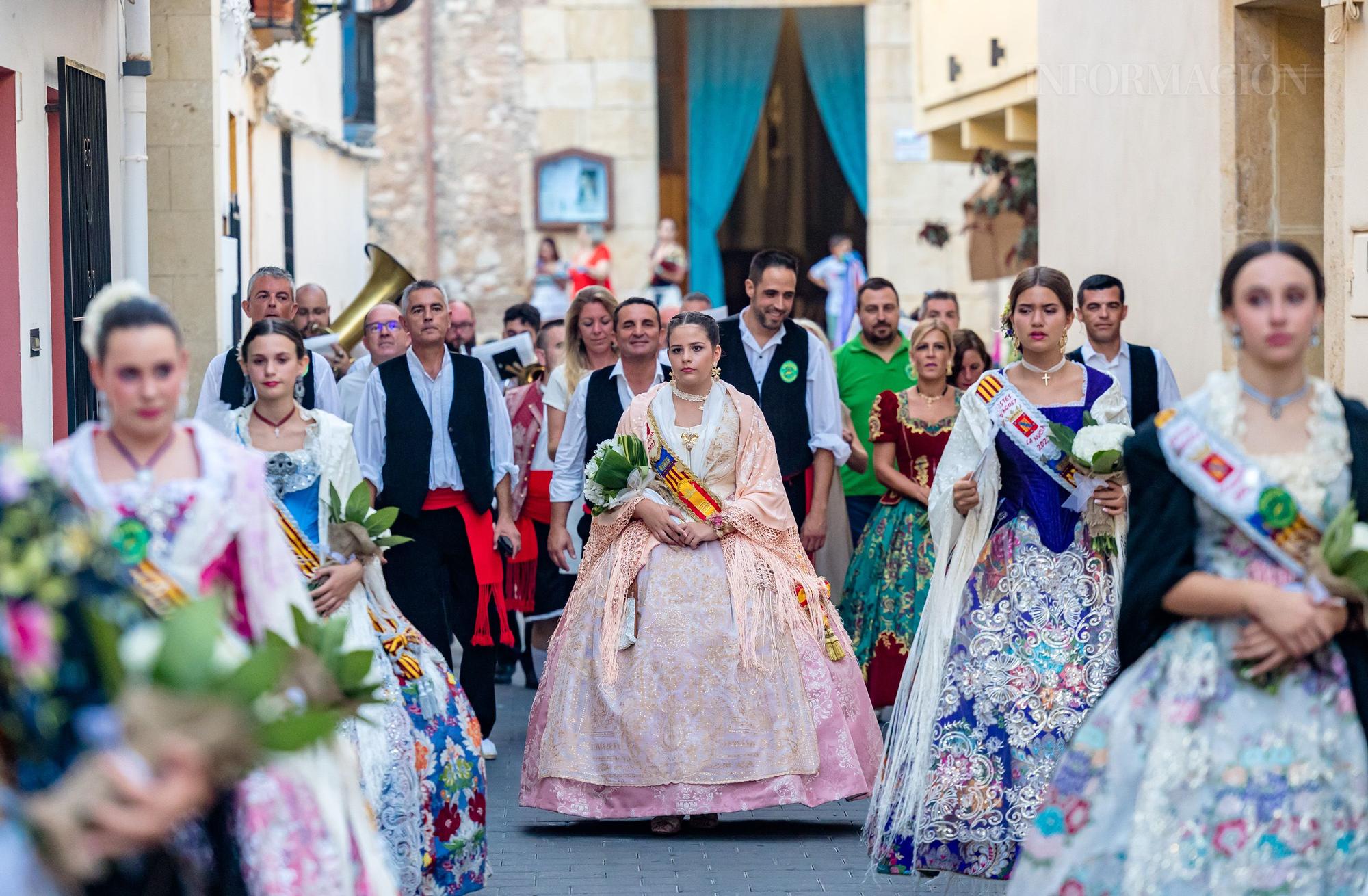 Ofrenda de flores a la Mare de Déu de l'Assumpciò en La Nucía