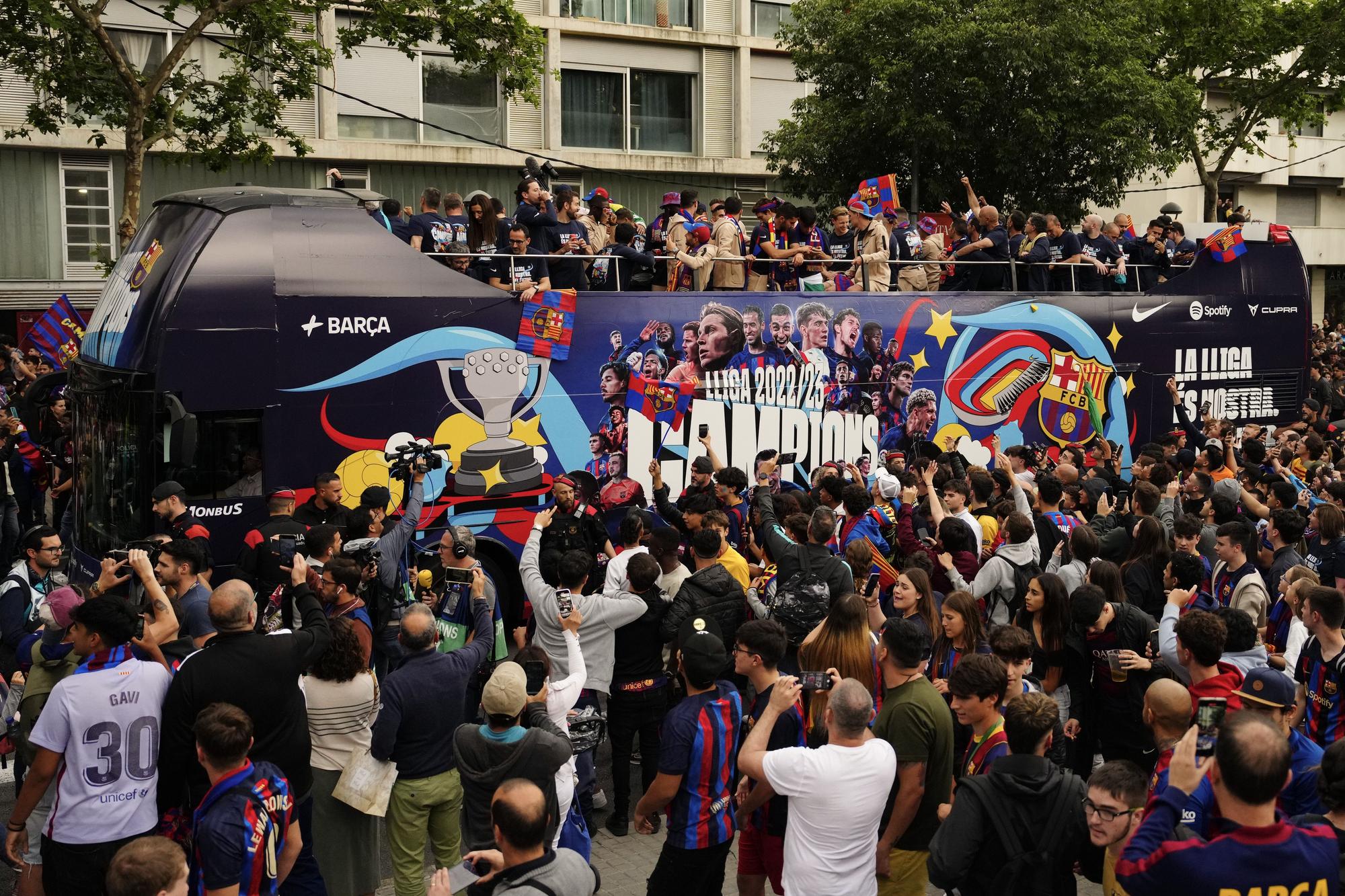 Barça celebrates LaLiga next to the Womens team
