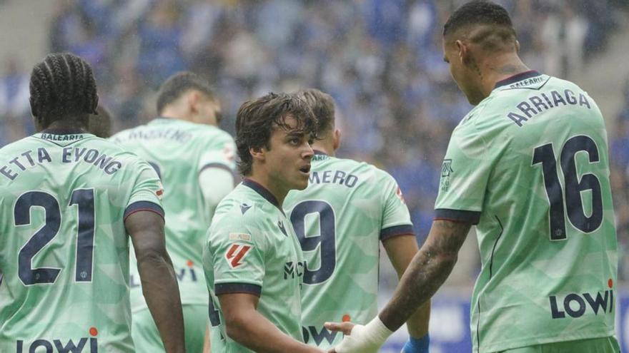 Etta Eyong y Carlos Álvarez, dos puntales para Julián Calero. | EFE/PACO PAREDES