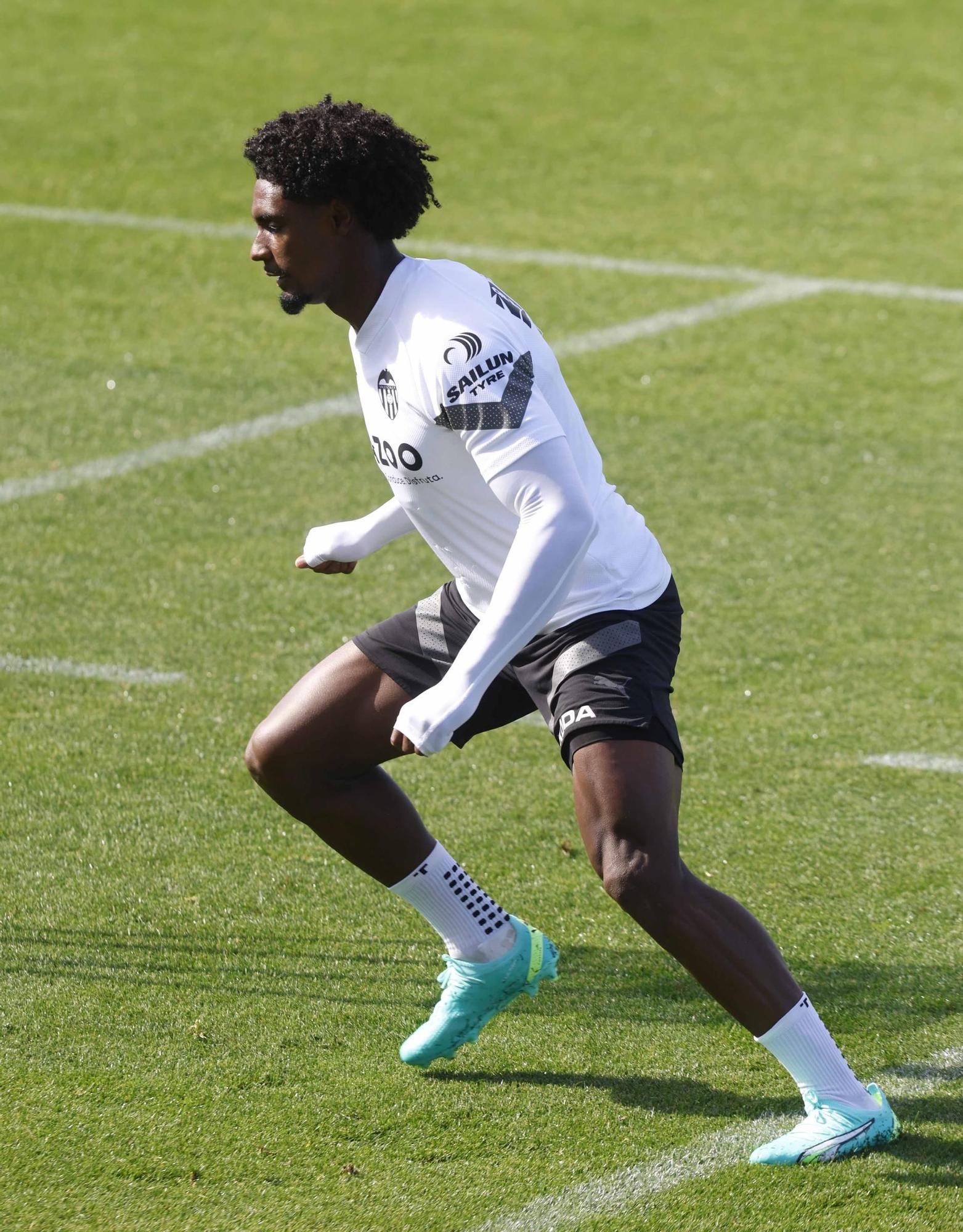 Entrenamiento abierto del  Valencia CF, previo al encuentro en Almería