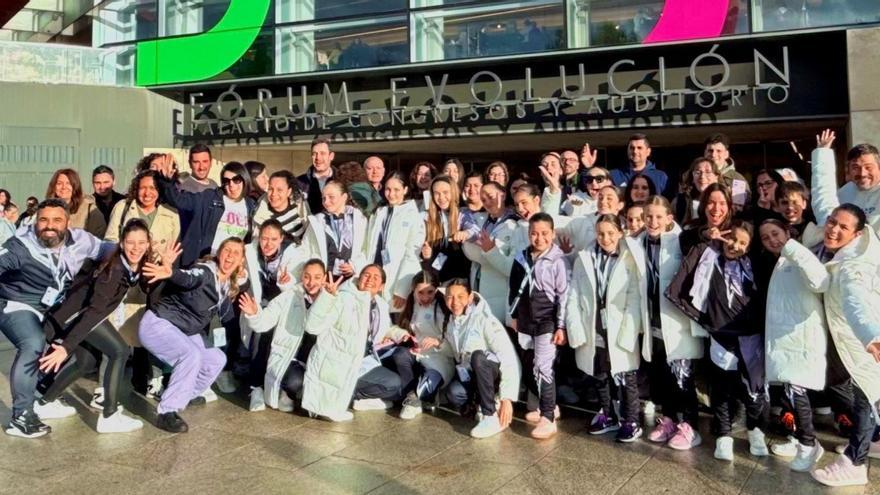 Imagen grupal de los bailarines en el nacional celebrado en Burgos.