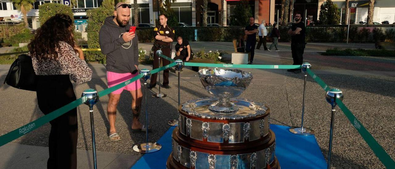 El trofeo de la Copa Davis que se pone en juego la próxima semana, en el Puerto de Málaga.