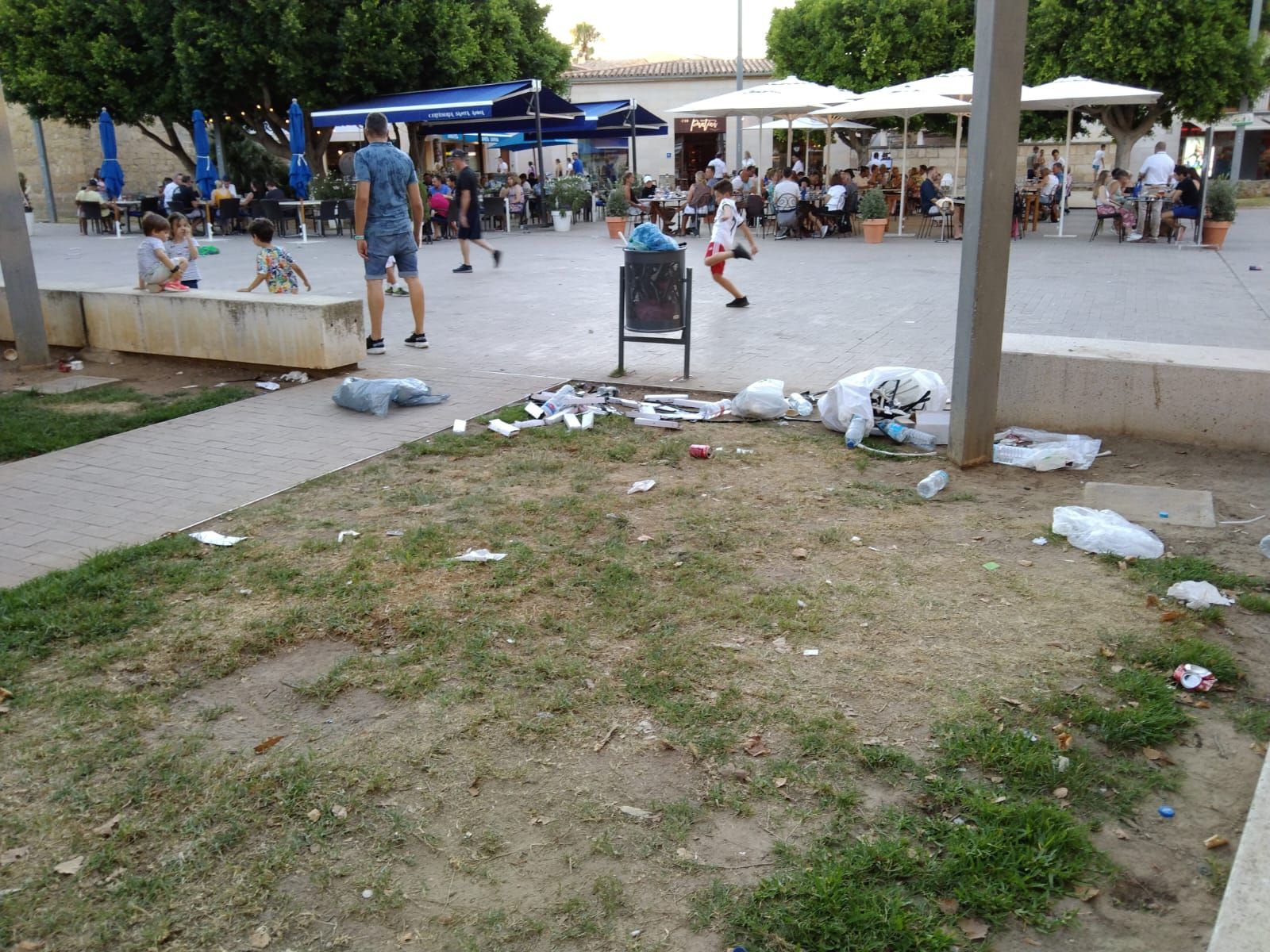 Alcúdia, llena de basura debido a la huelga de limpieza