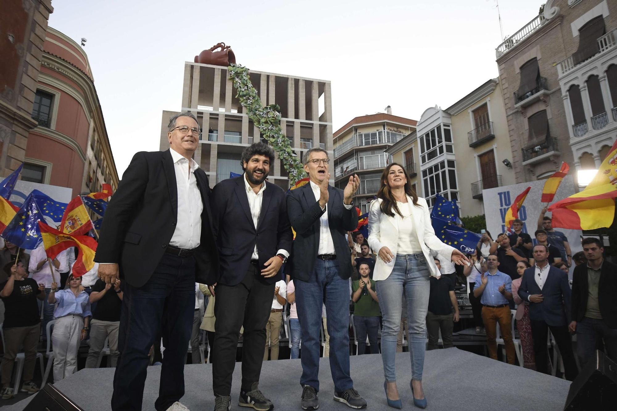 El mitin con Feijóo y López Miras en la Plaza de la Catedral de Murcia, en imágenes