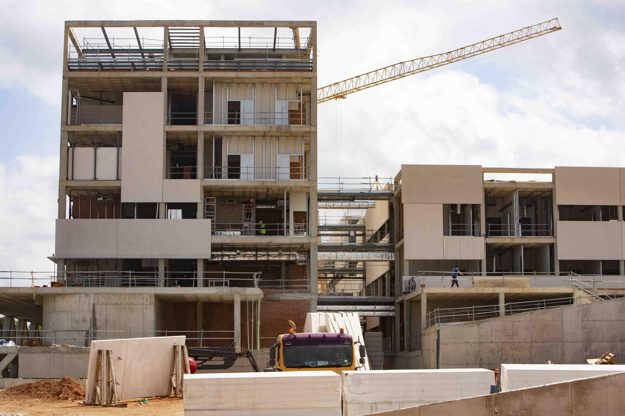 La construcción del nuevo hospital de Ontinyent sigue a buen ritmo.