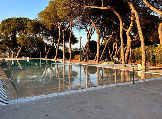 Barcelona obliga a un club deportivo de Montjuïc a abrir su piscina al público general