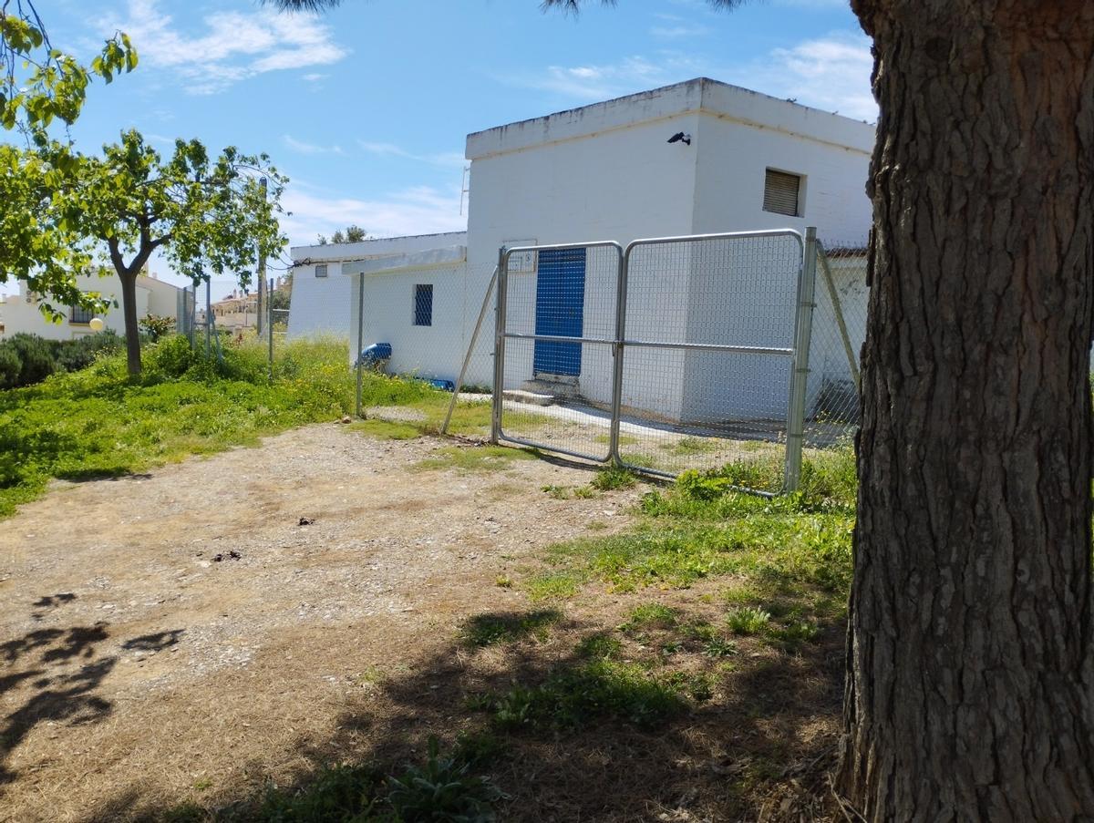 Entre las actuaciones se mejorará el contador de salida del depósito Torre del Mar.