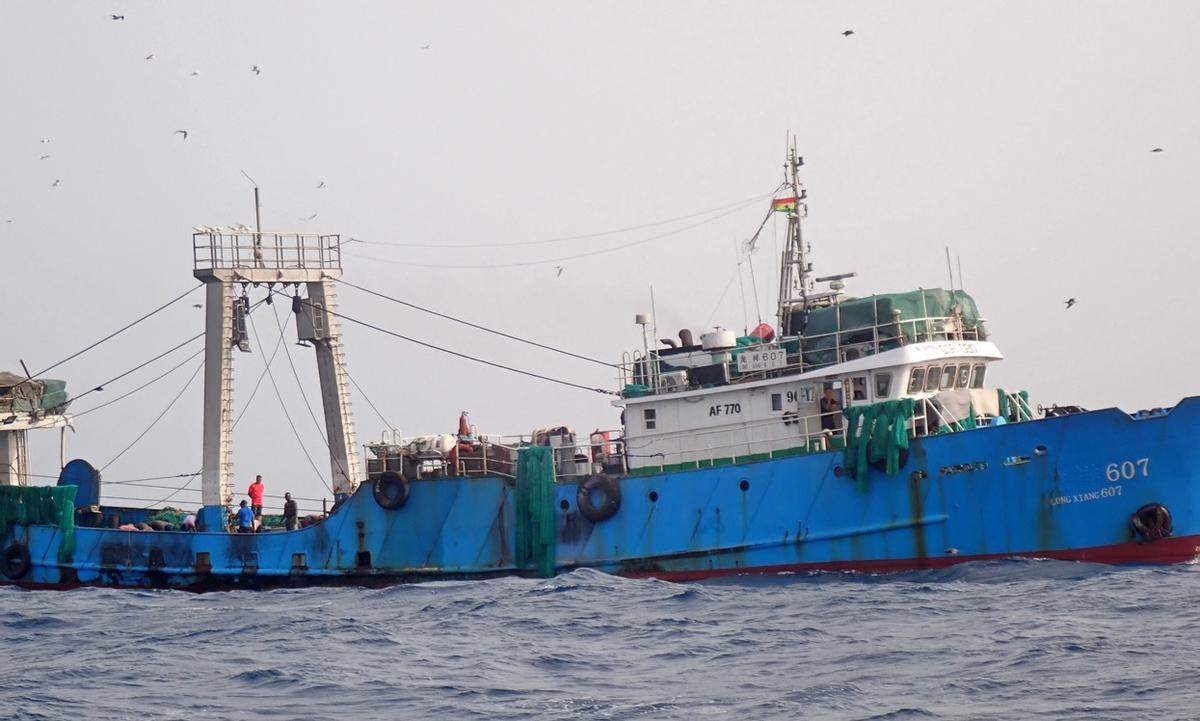 El pesquero «Long Xian 607», sancionado en Ghana