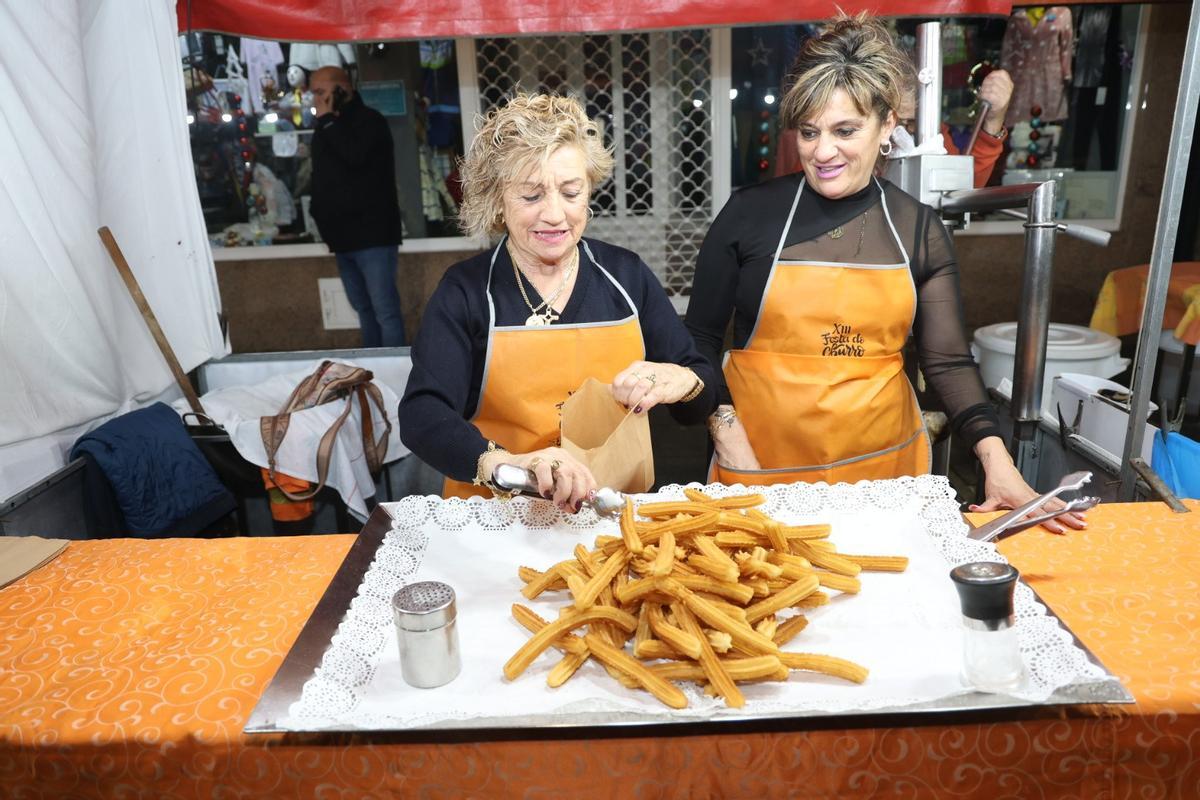 Un momento de la XIII Festa do Churro de Pontecesures, esta tarde. Un momento de la XIII Festa do Churro de Pontecesures, esta tarde.