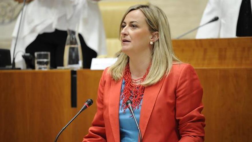 Blanca Martín anima a los diputados a trabajar por Extremadura &quot;que nos necesita&quot;