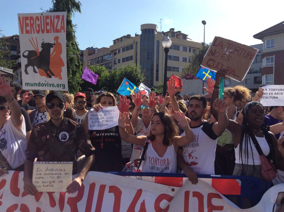 Manifestación antitaurina en Gijón