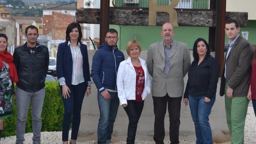 Cháfer, segundo por la derecha, en la foto oficial de la candidatura socialista de Montaverner en 2015.