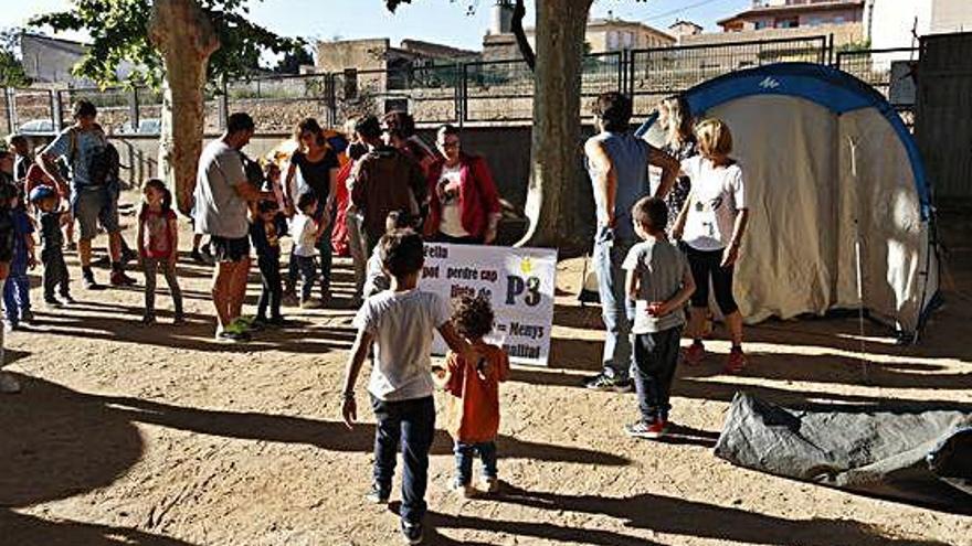 Un moment de la tancada a l&#039;escola Gaziel, a Sant Feliu de Guíxols.