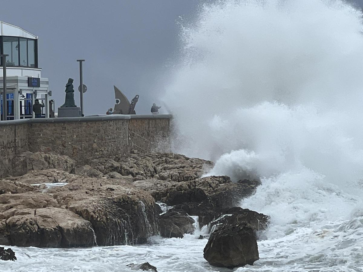 Fort onatge a l'Escala, en una imatge de principis de febrer.
