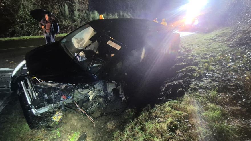 Tragedia en Ourense: mueren una mujer en una colisión frontal en Muíños y su marido al recibir la noticia