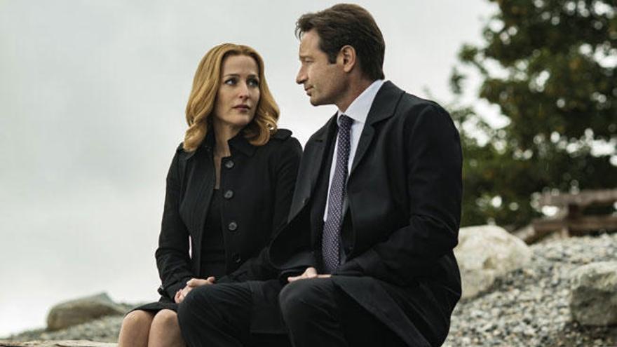 Una imagen de los agentes Mulder y Scully.