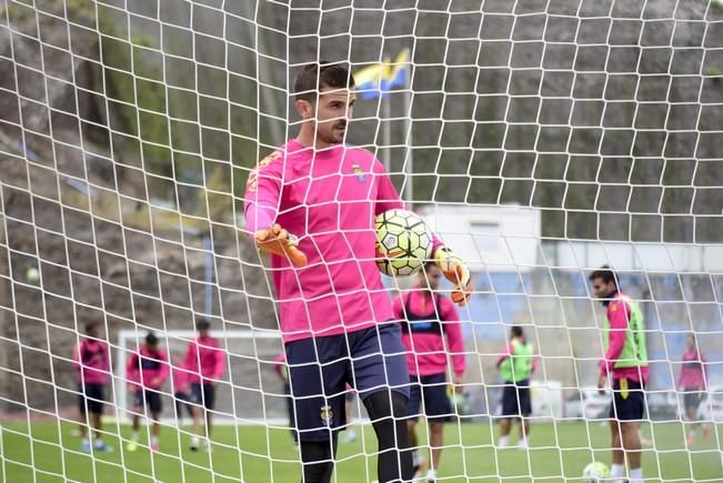 Entrenamiento de la UD Las Palmas en Barranco ...