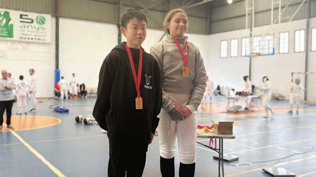 Miles Tang y Anna Gallego con el oro