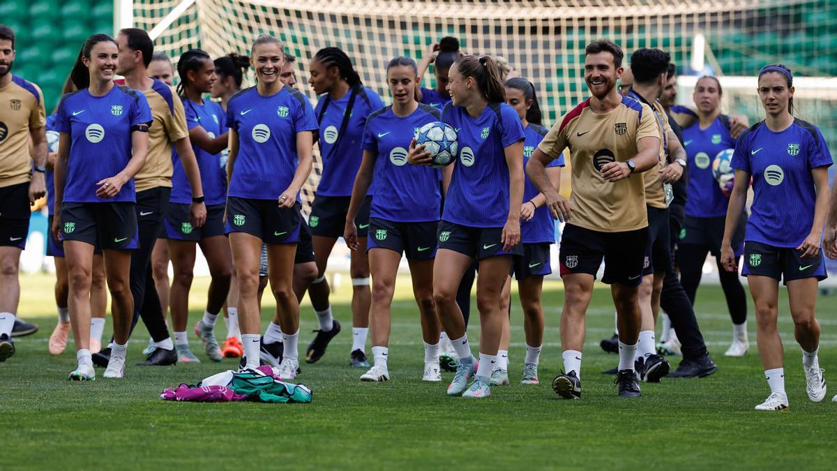 El FC Barcelona femenino durante el entrenamiento de este viernes en Lisbo para disputar mañana la final de la Liga de Campeones femenina contra el Arsenal El FC Barcelona femenino durante el entrenamiento de este viernes en Lisbo para disputar mañana la final de la Liga de Campeones femenina contra el Arsenal