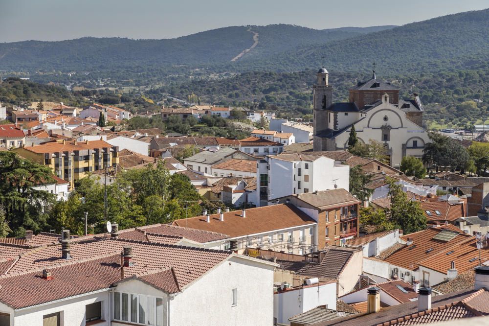 Vistas aéreas del pueblo de Gredos, a las faldas de la Sierra.
