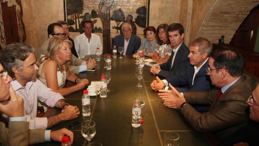 La alcaldesa mantiene un encuentro con la nueva Junta Directiva del CIT Marbella