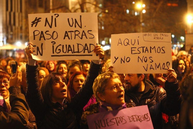 El feminismo zaragozano protesta contra las políticas machistas