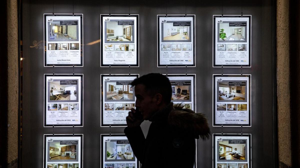 Imagen de archivo de una inmobiliaria en Barcelona