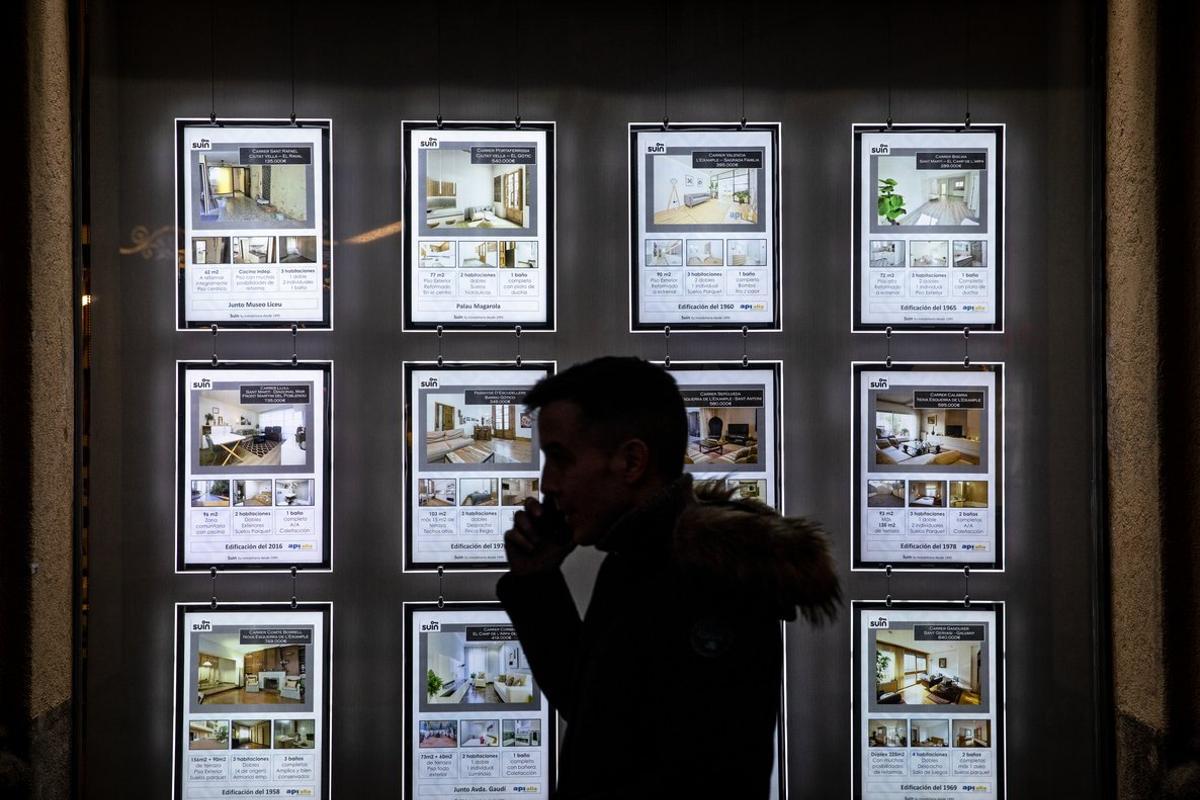 Imagen de archivo de una inmobiliaria en Barcelona