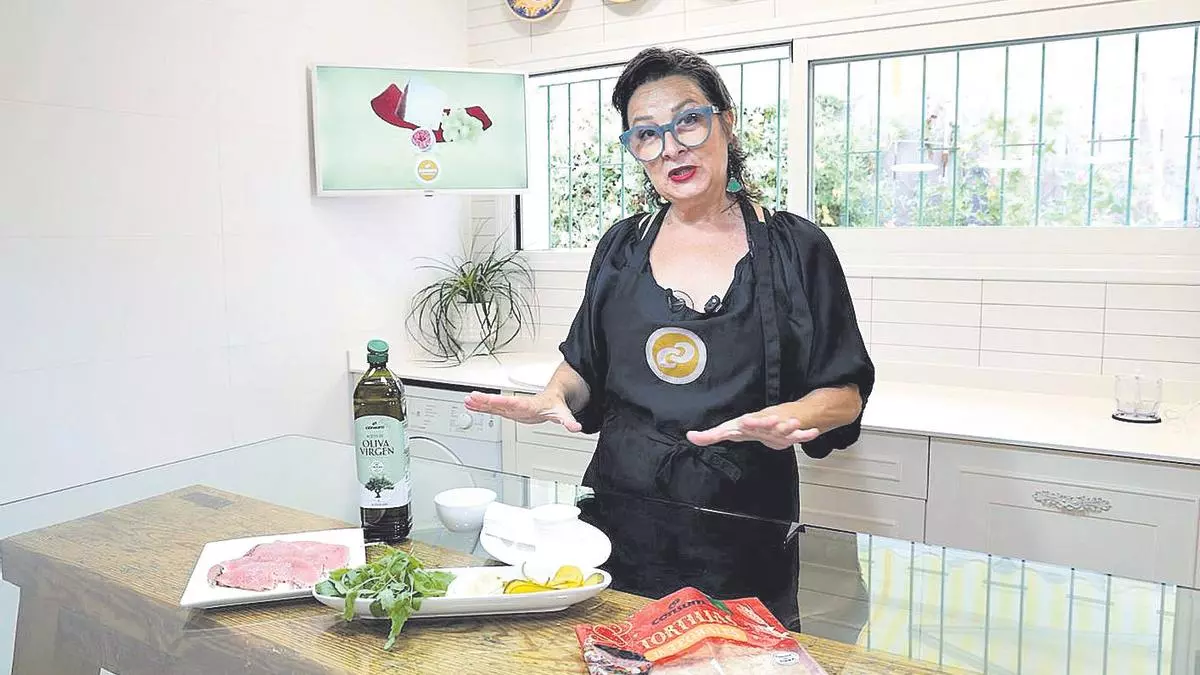 Ensalada, nísperos en conserva y helado, en el espacio de Consum