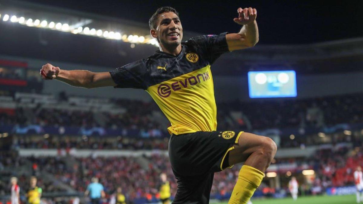 Achraf ha alcanzado un gran nivel en el Borussia Dortmund