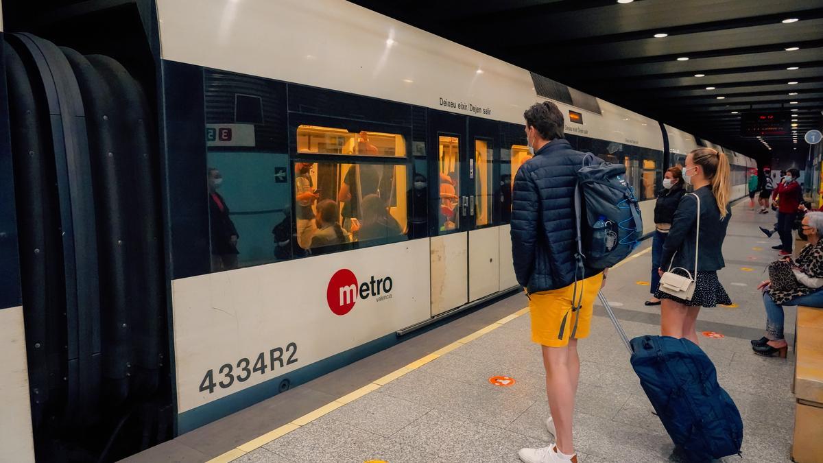 Viajes gratisMetrovalencia registró un crecimiento del 29 % en el número de usuarios en el primer domingo de viajes gratuitos en FGV.