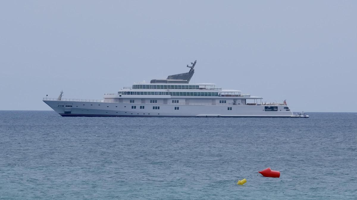 Las fotos del Rising Sun en Palma, el megayate en el que Jeff Bezos y Bruce Springsteen descubrieron Mallorca