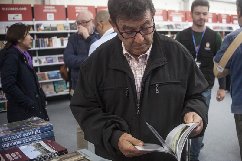 Ambiente en la Feria del Libro de València