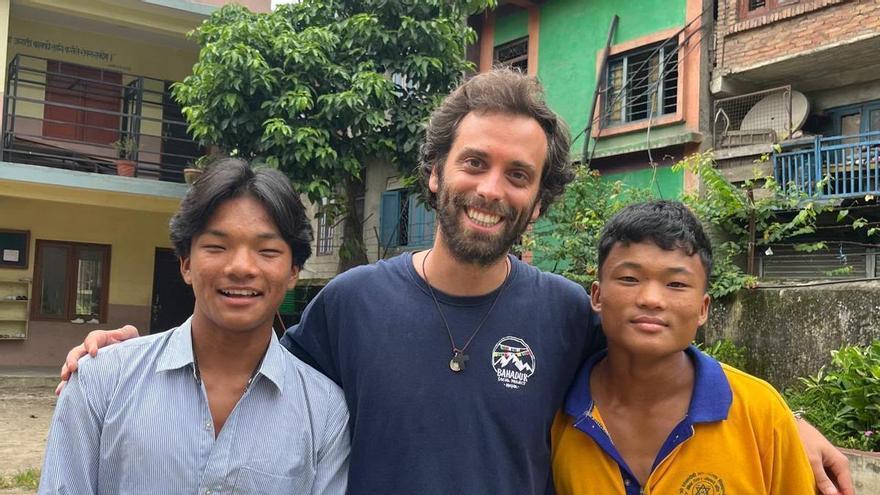 Nacho Puig, fondatore di una ONG in Nepal: "Le perdite attuali sono enormi ma il più duro verrà dopo, molta gente si trovava già in una situazione molto vulnerabile"