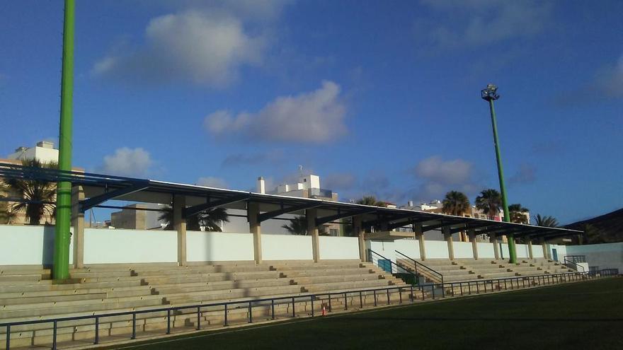 Cinco clubes de La Isleta, afectados por la mala iluminación en el Campo de Las Coloradas