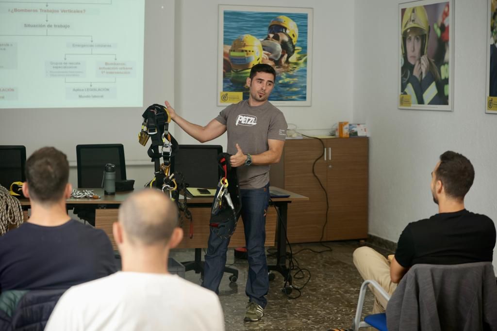 Curso de prevención en altura para bomberos de Gran Canaria