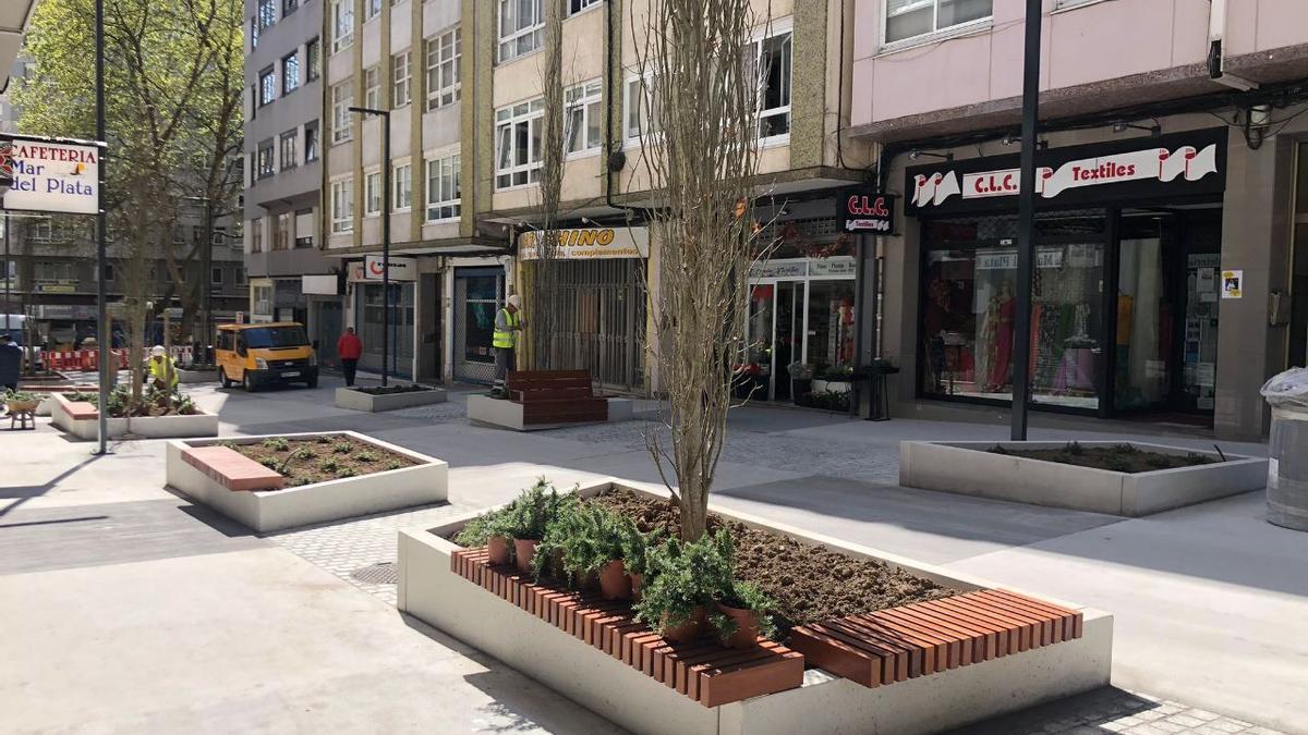 Reabre la calle Ramón Cabanillas en el tramo entre San Vicente y la avenida  de Os Mallos - La Opinión de A Coruña