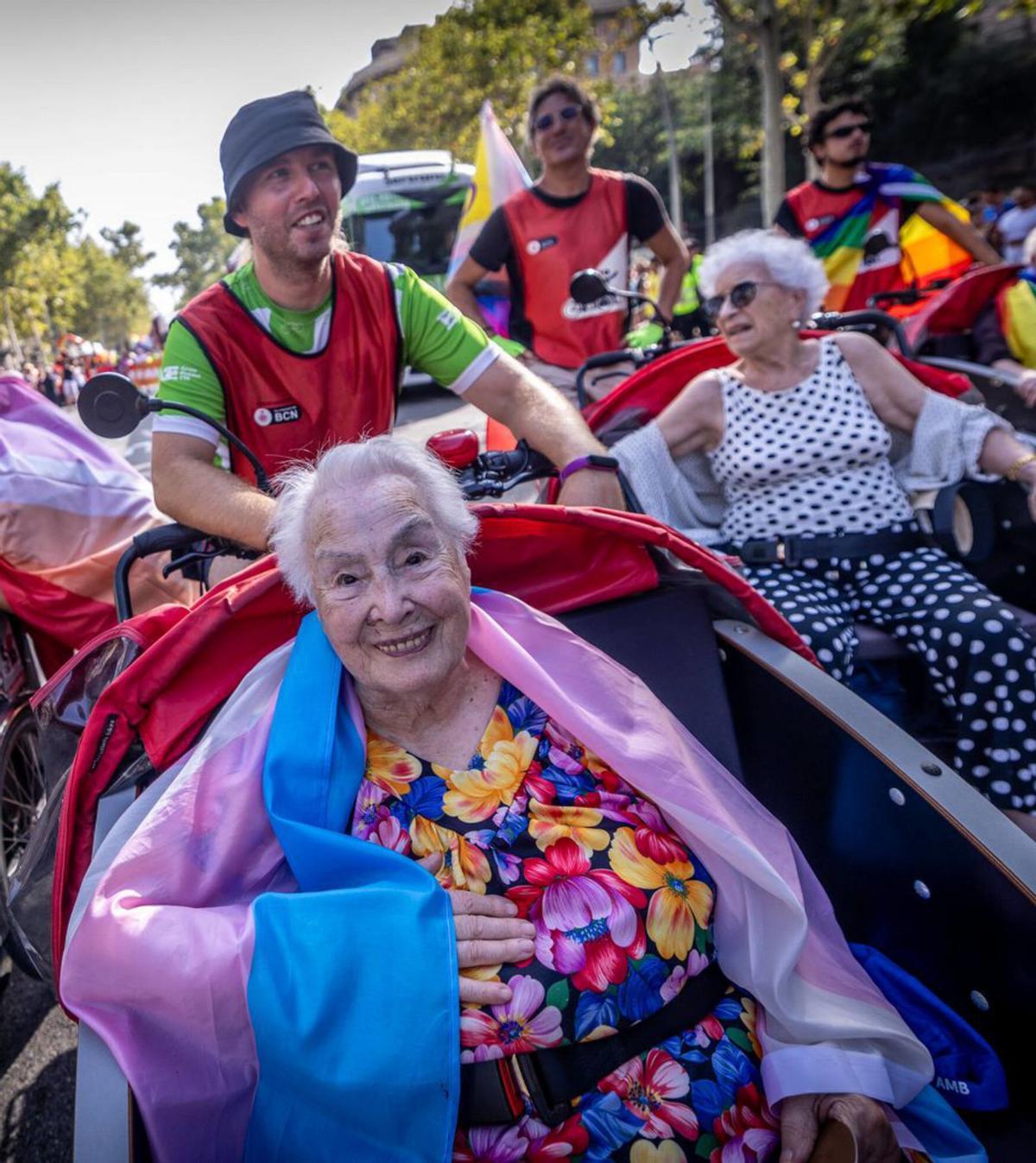 Barcelona dispara l’orgull en una desfilada multitudinària del Pride