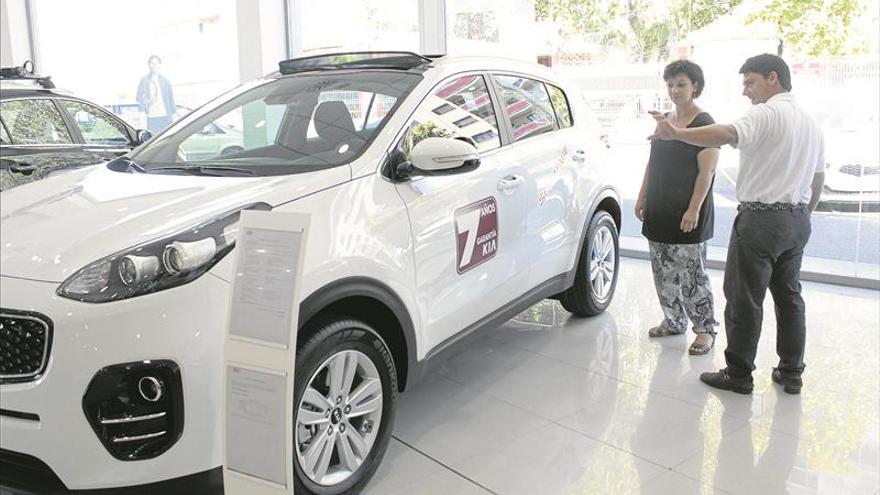 La venta de coches de gasolina sube en Extremadura un 20% mientras desciende el diésel