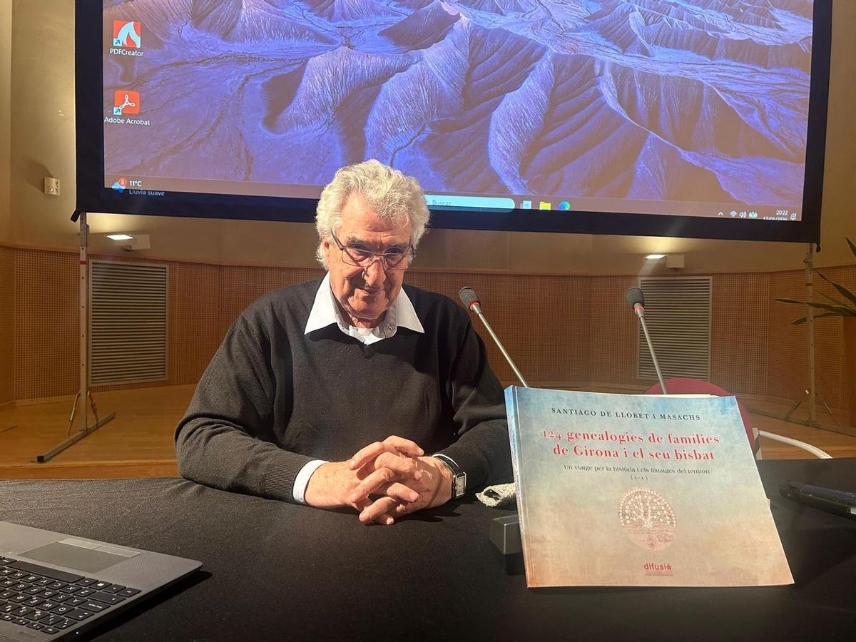 El doctor Santiago de Llobet i Masachs continua fent recerca perquè, admet, "vivim si tenim il·lusions".