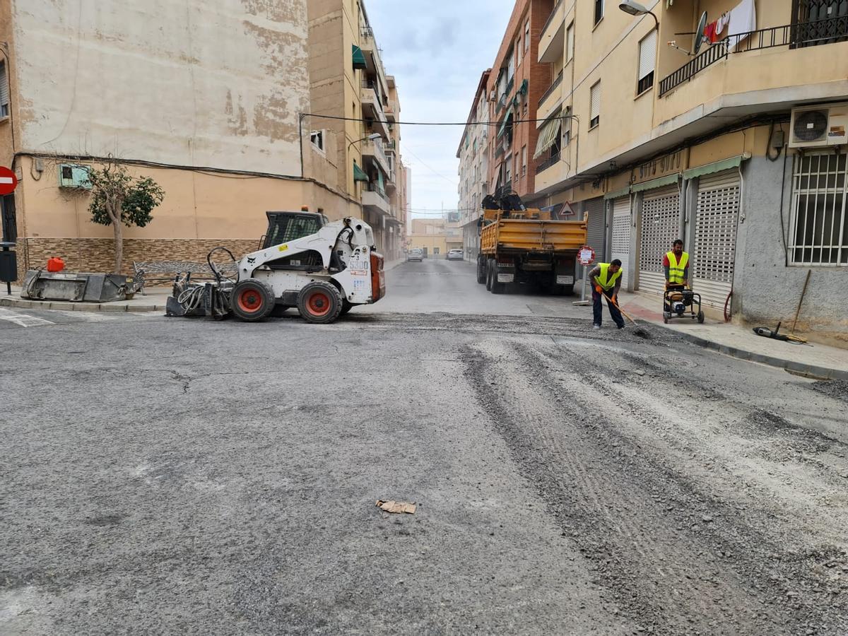 Las obras en la calle Tabarca de Elda.