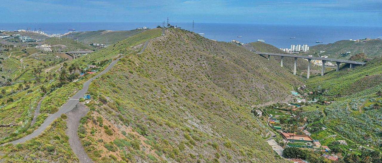 Vista aérea de la  finca de El Lasso, con algunas de las laderas del Cono Sur, al fondo.