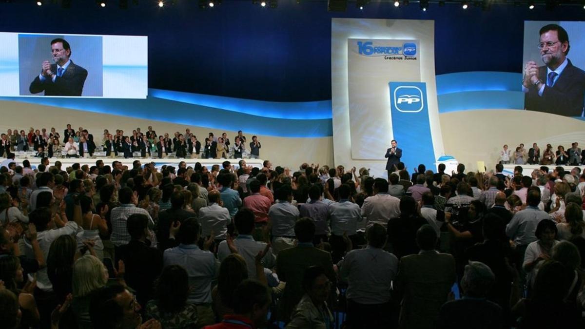 Rajoy, durante el discurso tras ser elegido presidente del PP en el congreso nacional del partido en la Feria de Valencia en junio del 2008.