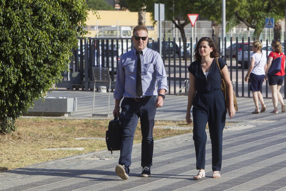 Miembros de la Junta han arropado a Bellido, mientras la concejala de Festes ha testificado