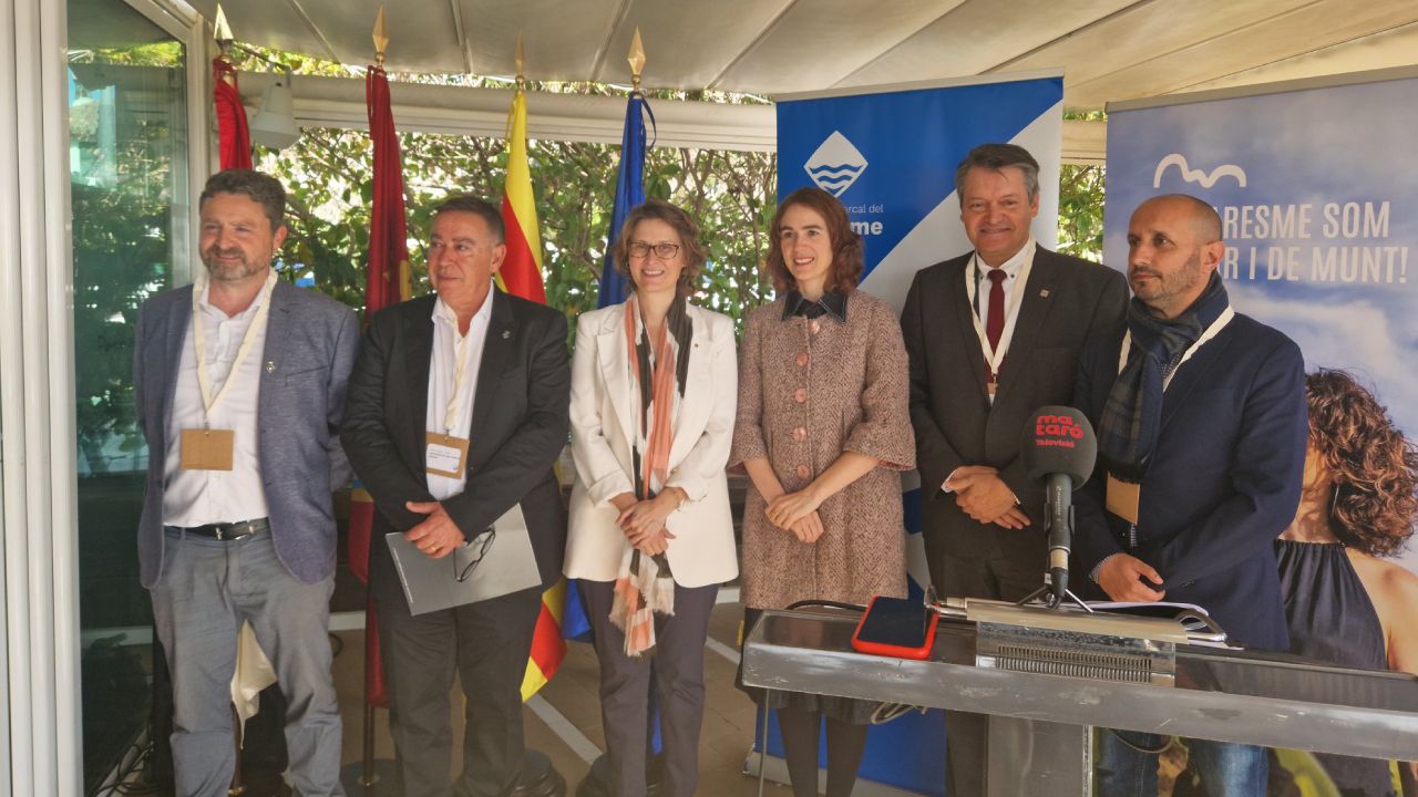 Las 'conselleres' de Justicia y Exteriores y el presidente del Consell Comarcal, durante la inauguración